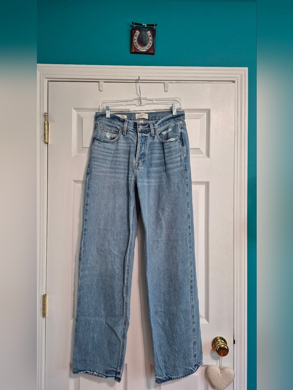 NWOT - Light Blue Mid-Rise 90's Baggy Lightly Distressed Jeans